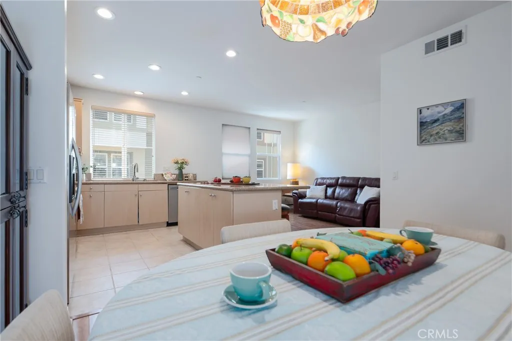dining area adjacent to kitchen & family area