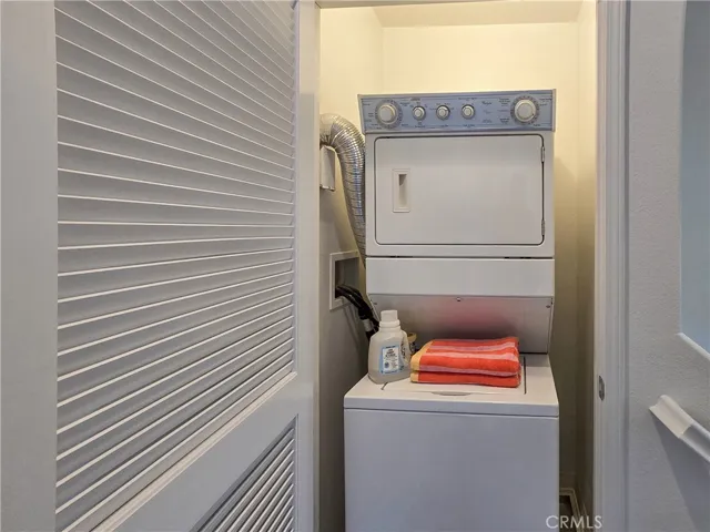 Stackable washer/dryer on 3rd level