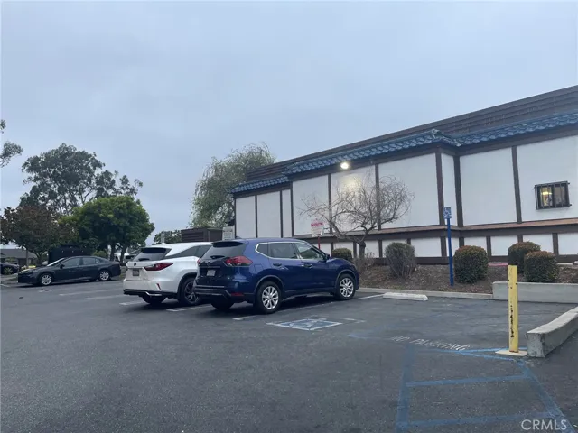 Guest Parking Open North Side of Complelx