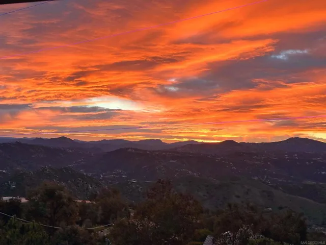 205 Highline Trail, El Cajon, California 92021