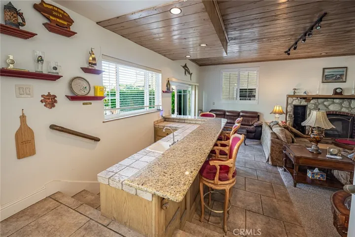 Granite Counter Bar off Living Room- convenient for entertaining