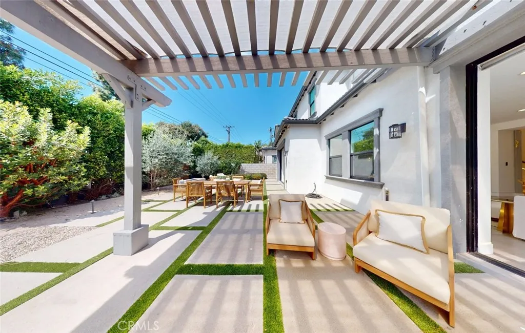 Modern Covered Patio