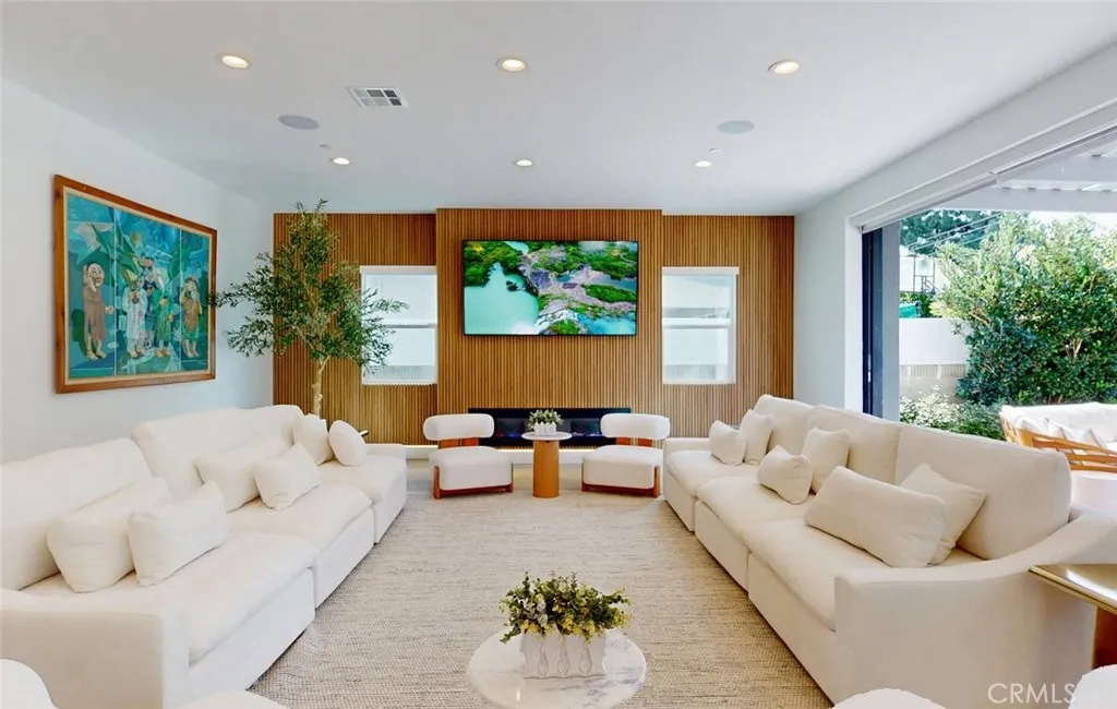 ophisticated Family Room
