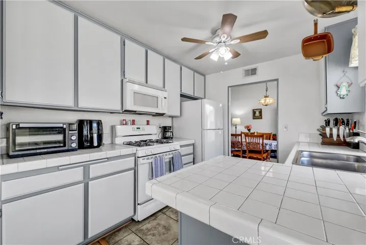 Lots of workspace in this Kitchen!
