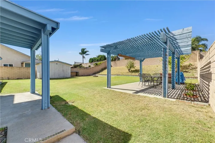 HUGE Lot! Room for pool or maybe a Guest Home?