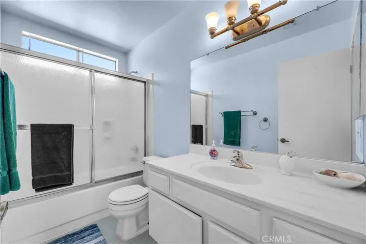 Upstairs hall bathroom