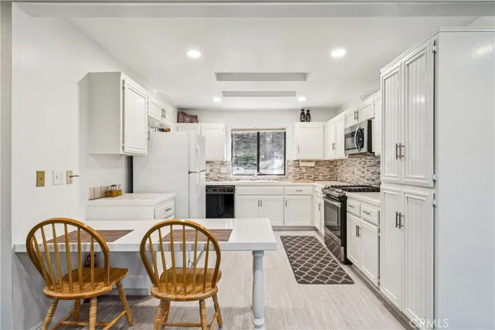 965 Sandalwood Drive, Lake Arrowhead, California 92352