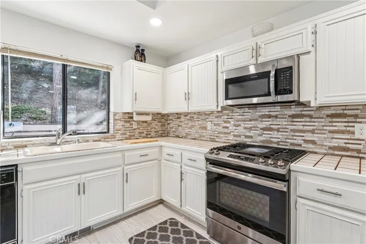 965 Sandalwood Drive, Lake Arrowhead, California 92352
