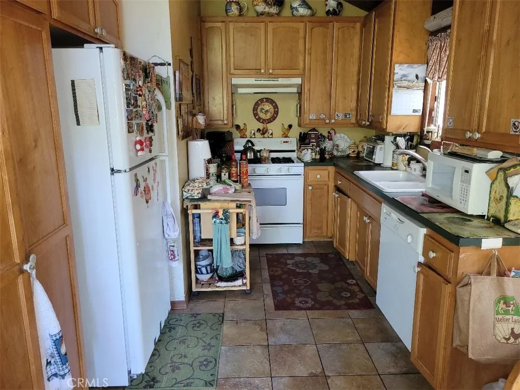 22726 Ponderosa Drive, Crestline, California 92325 — photo 4