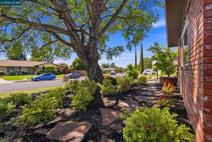 5181 Greenmeadow Dr, Concord, California 94521