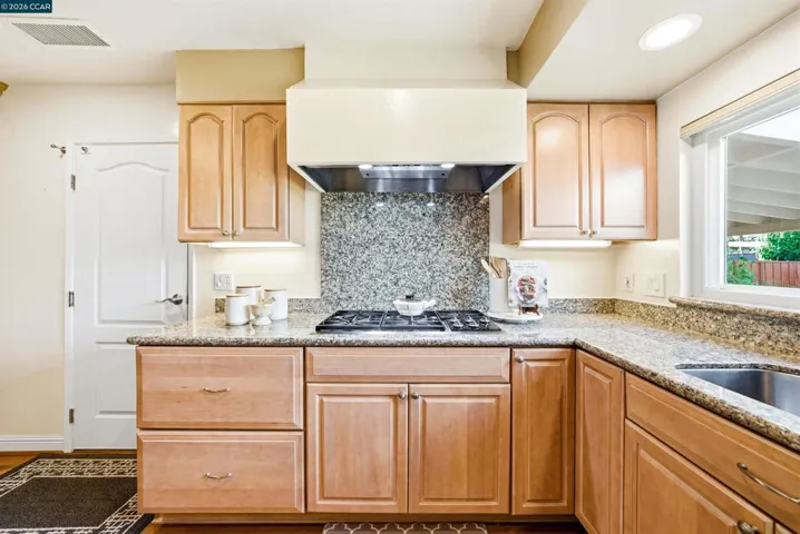 5181 Greenmeadow Dr, Concord, California 94521