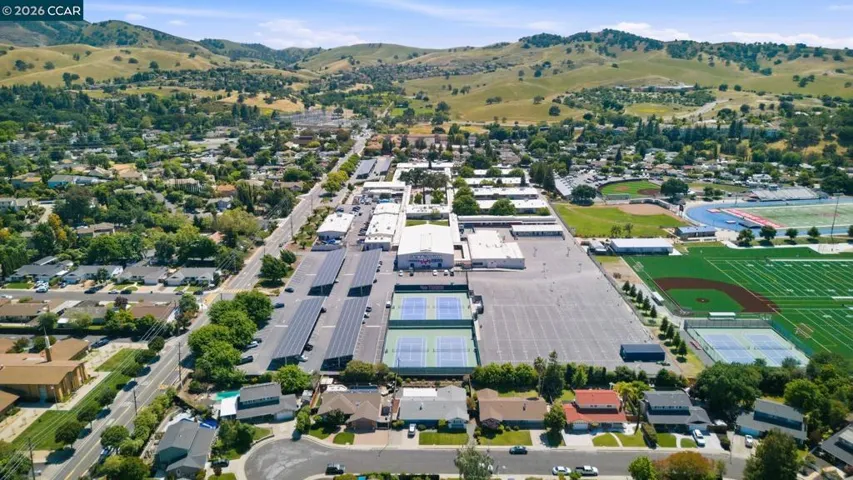 5181 Greenmeadow Dr, Concord, California 94521