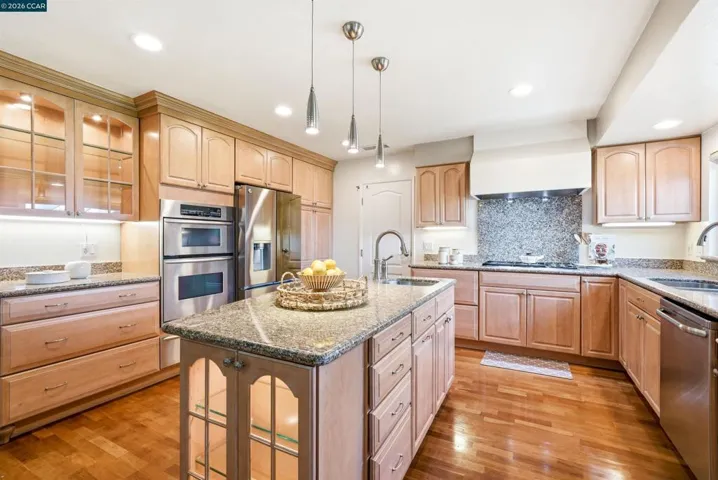 5181 Greenmeadow Dr, Concord, California 94521
