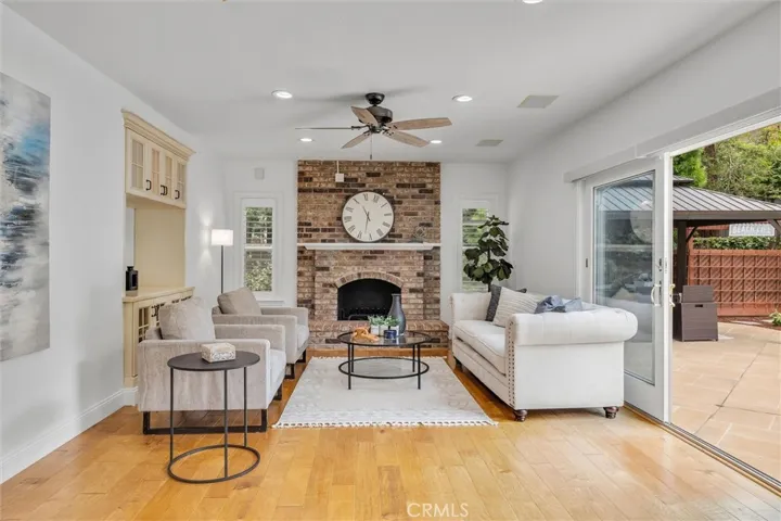 Open kitchen and family room combo space