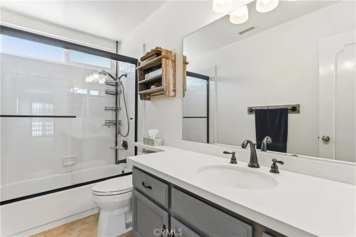 3rd Full Upstairs Bathroom