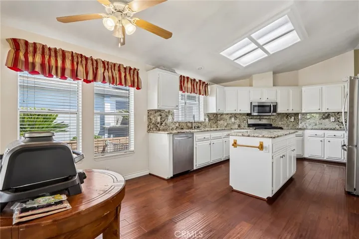 1601 Ailanthus, Hemet, California 92545