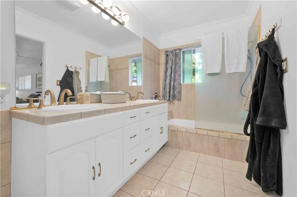 Primary full bathroom at 4772 Excelente Drive.