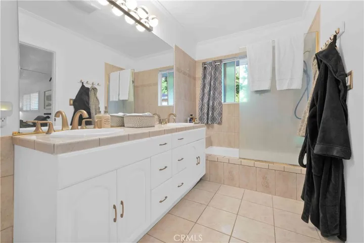 Primary full bathroom at 4772 Excelente Drive.