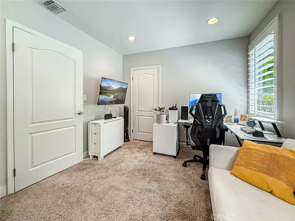 Bedroom/Office
