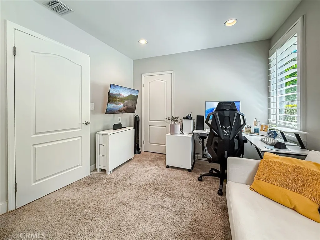 Bedroom/Office