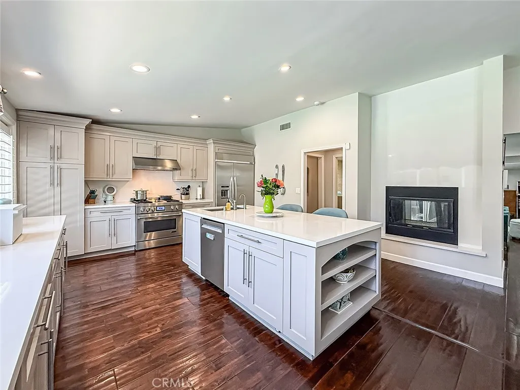 Kitchen / Island