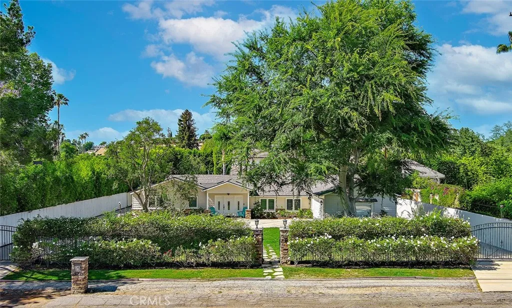 Private & Gated Front