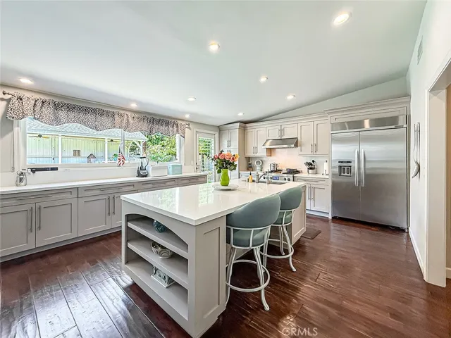 Kitchen / Island