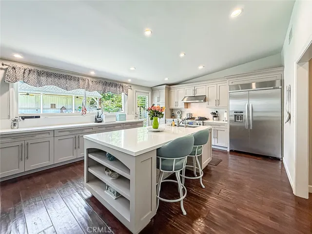 Kitchen / Island