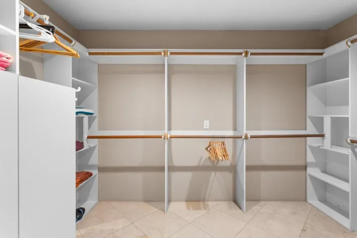 41 dq primary br closet