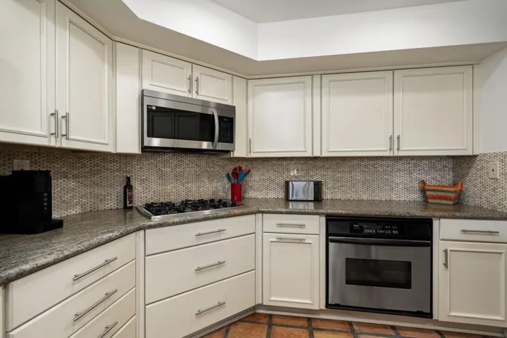 21-web-or-mls-BLWArapahoeDr_OPMG_0825_02