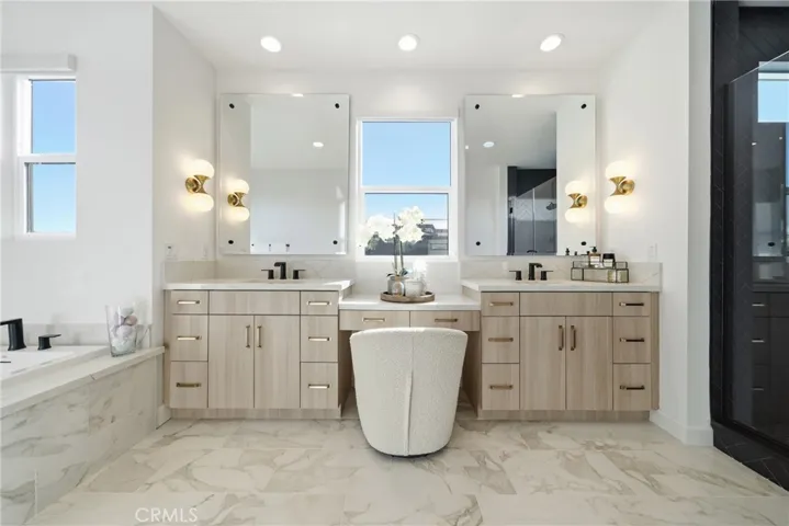 Upstairs Primary Bathroom