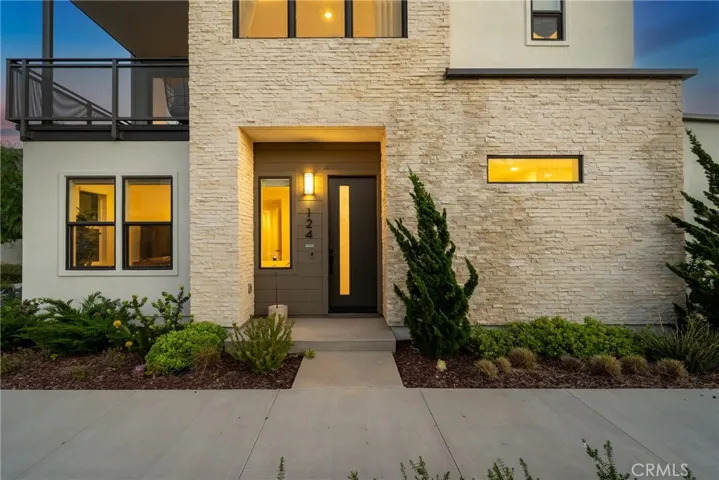Separate Entrance for Downstairs Junior Master Bedroom Suite