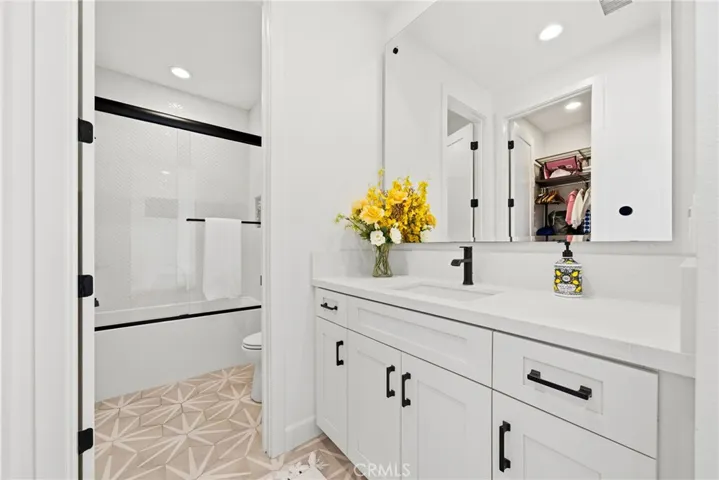 Upstairs Bedroom's Bathroom #2
