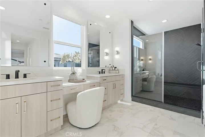 Upstairs Primary Bathroom