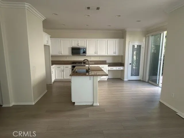 kitchen with breakfast bar  & pantry