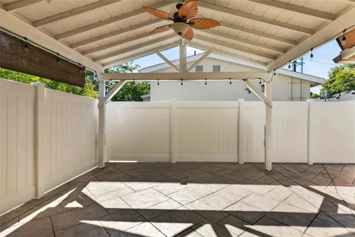 8007 Louise, Northridge, California 91325