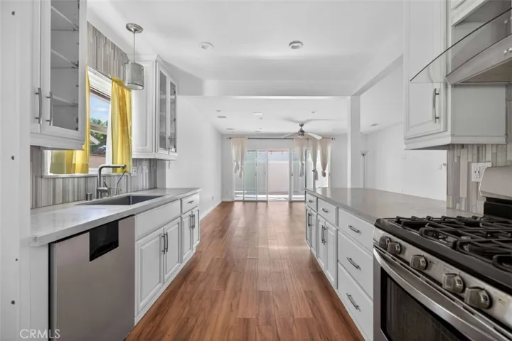 8007 Louise, Northridge, California 91325