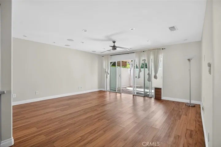 8007 Louise, Northridge, California 91325