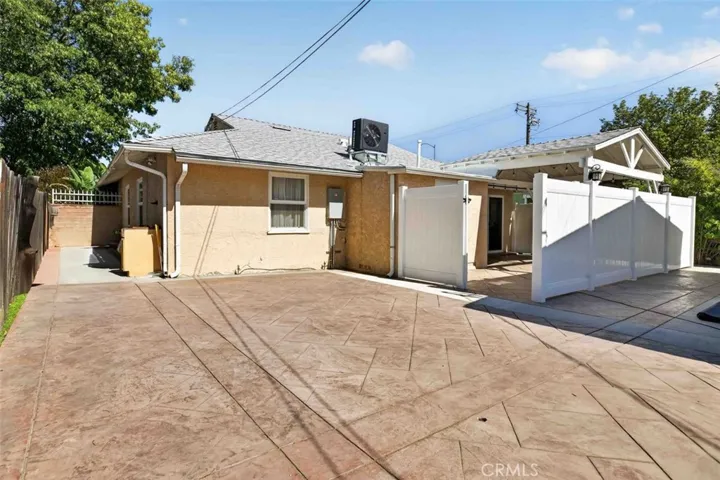 8007 Louise, Northridge, California 91325