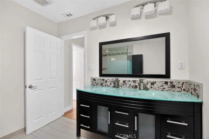8007 Louise, Northridge, California 91325
