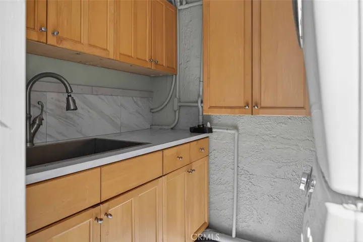 8007 Louise, Northridge, California 91325