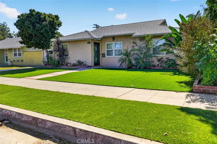 8007 Louise, Northridge, California 91325