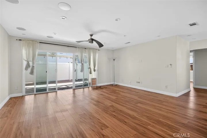 8007 Louise, Northridge, California 91325
