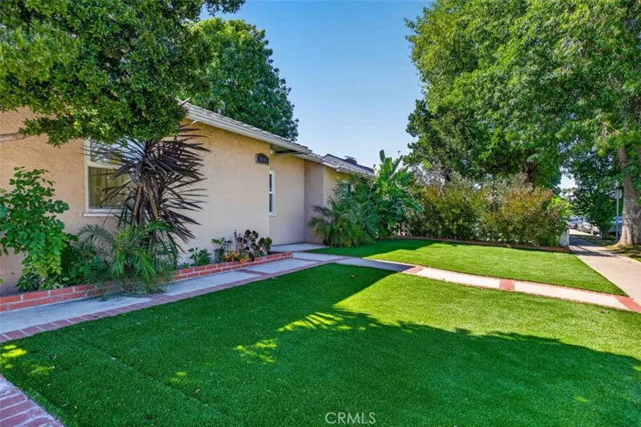 8007 Louise, Northridge, California 91325