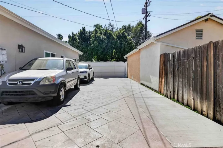 8007 Louise, Northridge, California 91325