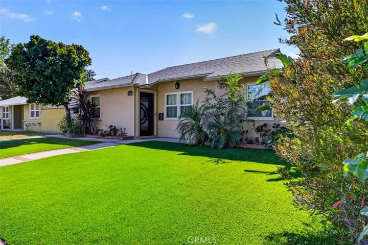 8007 Louise, Northridge, California 91325