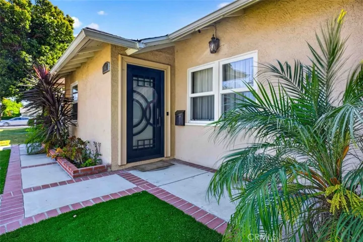 8007 Louise, Northridge, California 91325