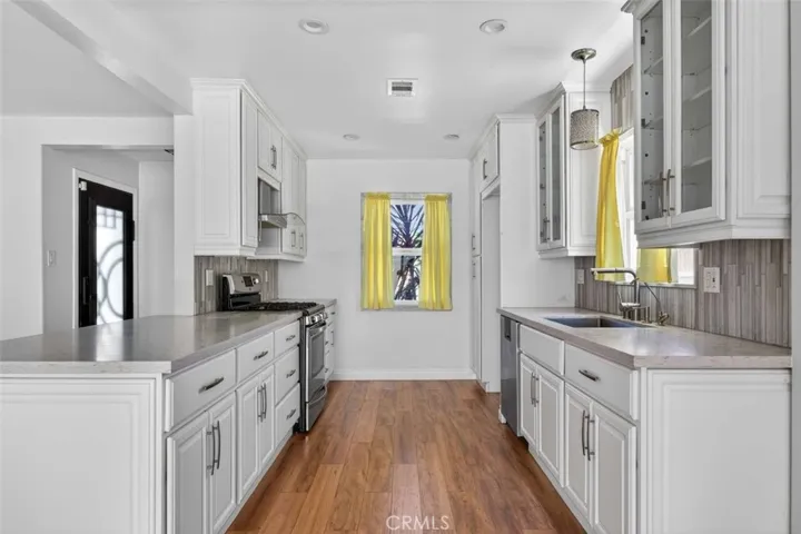 8007 Louise, Northridge, California 91325