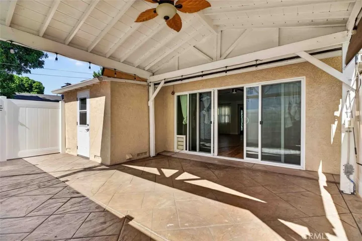 8007 Louise, Northridge, California 91325