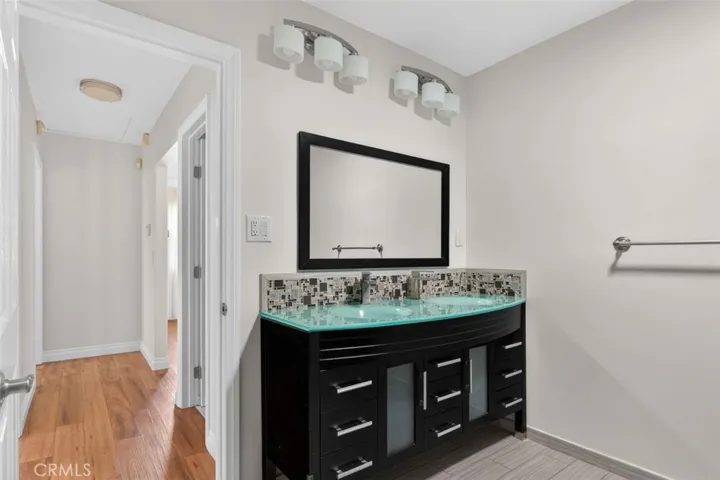 8007 Louise, Northridge, California 91325